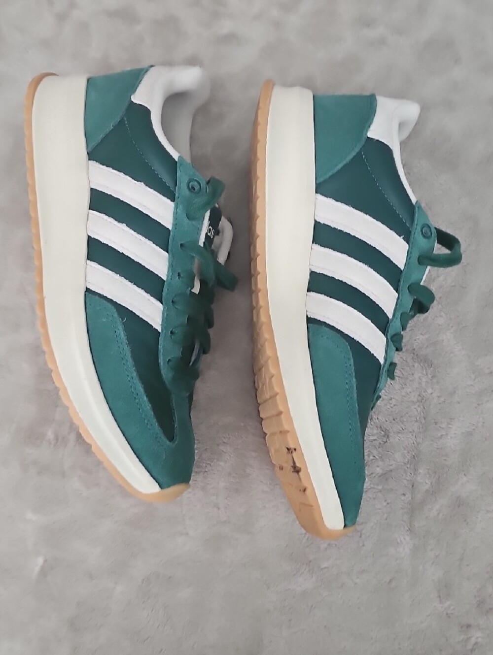 Adidas Women’s Green Suede & Leather Sneakers with White Stripes - Picture 4 of 7